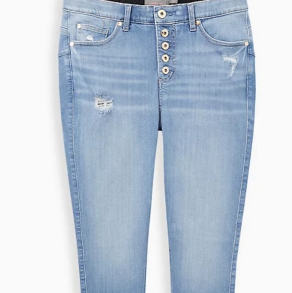 NWT Torrid bombshell skinny jean - Picture 4 of 4